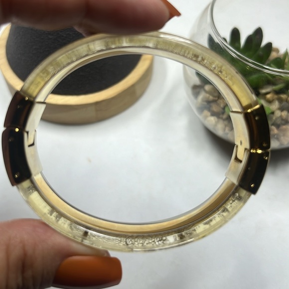 MICHAEL KORS Gold Heritage logo plaque acrylic hinged bracelet - Picture 9 of 11